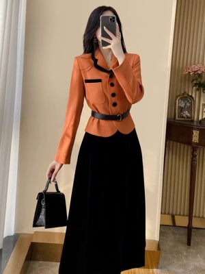 早秋穿搭气质半身裙套装2025秋装新款女名媛显瘦小香风外套两件套