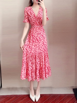 短袖V领碎花连衣裙女夏收腰显瘦气质超仙女雪纺长裙2025夏季新款