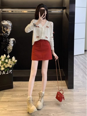 一整套早秋穿搭女装新款盐系洋气减龄气质针织V领上衣短裙两件套