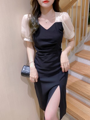 赫本风黑色开叉v领连衣裙夏季高级感法式包臀收腰修身显瘦小黑裙