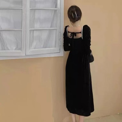 秋冬新款晚礼服法式小众赫本风小黑裙方领黑色金丝绒连衣裙女秋季