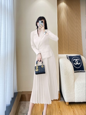 秋季新款高级感黑色长袖西装连衣裙职业显瘦收腰假两件百褶长裙子