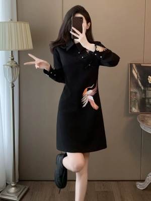 新中式国风连衣裙女冬季高级感加厚加绒刺绣旗袍改良小黑裙小个子