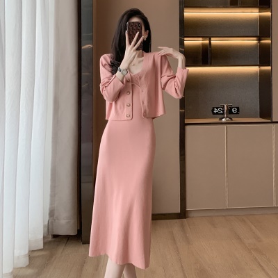 气质女神范针织吊带长裙两件套高级感法式开衫搭配粉色连衣裙早秋