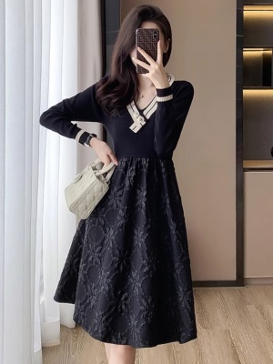 长袖连衣裙秋季春装女士2025新款法式高级感赫本风高端小黑色裙子