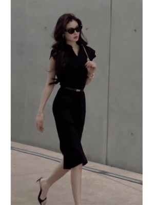 法式女神范气质职业小黑裙赫本风收腰显瘦黑色包臀v领连衣裙女夏