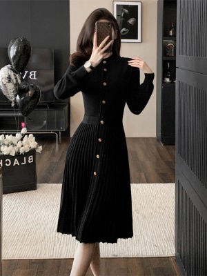 秋冬配大衣的内搭连衣裙毛衣裙小香风百褶裙收腰修身打底针织裙女