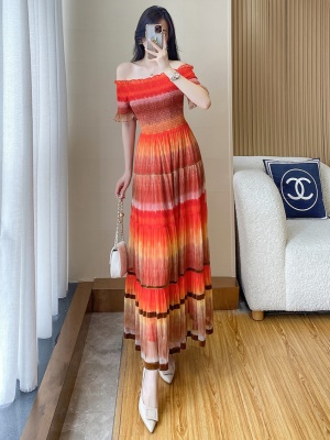 波西米亚一字肩三亚沙滩连衣裙2025夏装新款旅游海边度假露肩裙子