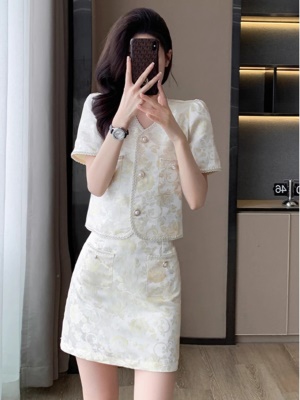 2025年新款时尚气质小香风短袖上衣套装女小个子夏季半身裙两件套