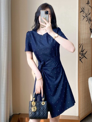 法式小香风蓝色连衣裙女夏季2025新款高级感气质显瘦收腰褶皱裙子