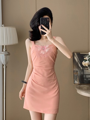 小香风粉色气质吊带连衣裙女夏新款时尚性感包臀裙防晒小衫两件套