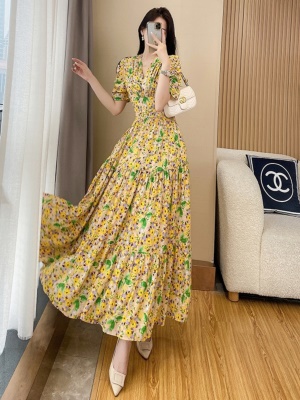 黄色碎花连衣裙法式茶歇收腰显瘦气质长裙雪纺裙子女2025夏季新款
