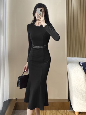 法式复古红色鱼尾连衣裙女秋季2025新款气质显瘦宴会高级感晚礼服