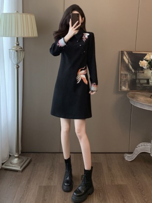 新中式国风连衣裙女冬季高级感加厚加绒刺绣旗袍改良小黑裙小个子