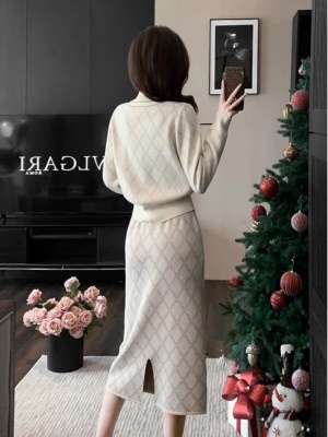 杏色高级感针织半身裙套装女秋冬2025新款显瘦气质穿搭毛衣两件套