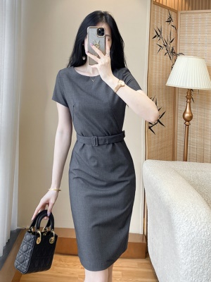 深灰色西装连衣裙女夏新款职业装通勤显瘦气质女神范收腰包臀裙子