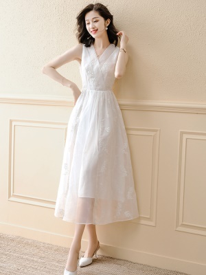 雪纺白色无袖吊带连衣裙女超仙2025夏季新款气质显瘦V领长款裙子