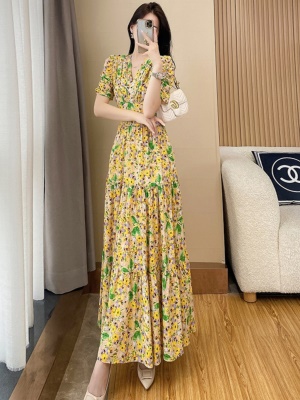 黄色碎花连衣裙法式茶歇收腰显瘦气质长裙雪纺裙子女2025夏季新款