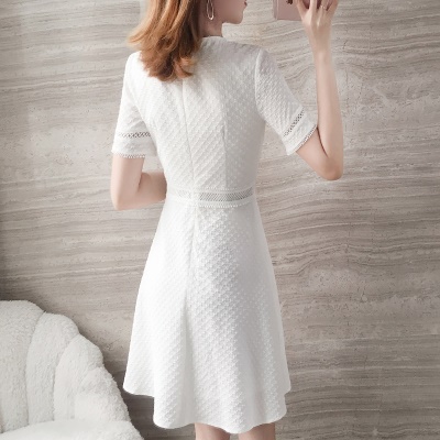 法式小白裙收腰白色连衣裙女夏高级感小香风名媛气质初恋裙子夏季