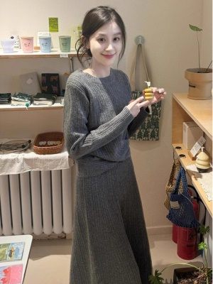 慵懒高级感灰色长袖针织毛衣连衣裙女秋冬大衣内搭打底两件套装裙