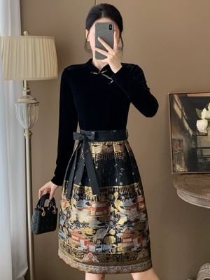 新中式国风旗袍丝绒连衣裙女秋冬高级感假两件刺绣提花汉服马面裙