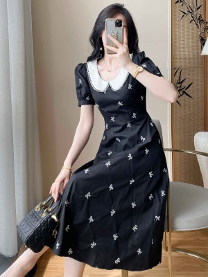 法式蝴蝶结娃娃领连衣裙女减龄收腰显瘦赫本风小黑裙2025夏季新款