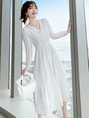2025新款白色短袖连衣裙V领春夏季修身气质高级感仙女纯棉长裙子