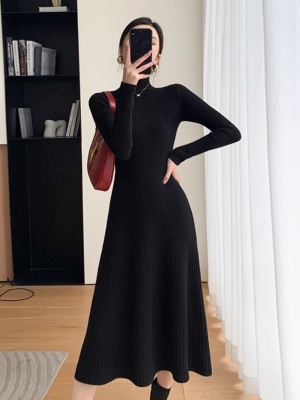 半高领毛衣裙收腰显瘦气质打底针织连衣裙女秋冬配大衣内搭中长款