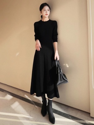 2025新款配大衣毛衣内搭打底针织长袖连衣裙女秋冬修身显瘦中长款