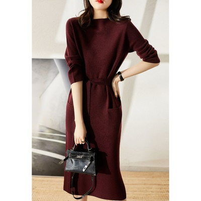 2025年秋冬新款气质御姐轻熟风高级感针织连衣裙收腰显瘦毛衣长裙