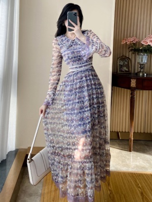 初秋法式长袖碎花连衣裙2025秋季新款娃娃领减龄时尚收腰显瘦裙子