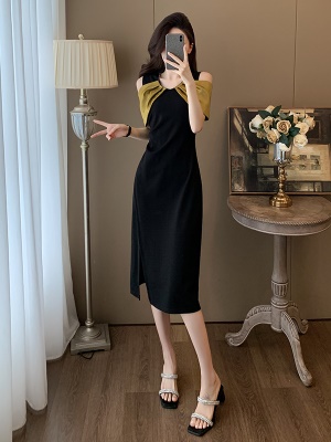 春夏女装新款设计感轻奢黑色礼服连衣裙高级感修身气质露肩小黑裙