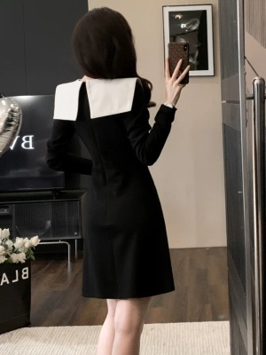 赫本风法式小黑裙气质高级感秋冬新款修身显瘦小香风连衣裙小个子