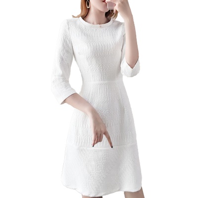 早春气质高级感白色连衣裙女名媛轻奢七分袖提花收腰显瘦a字裙子