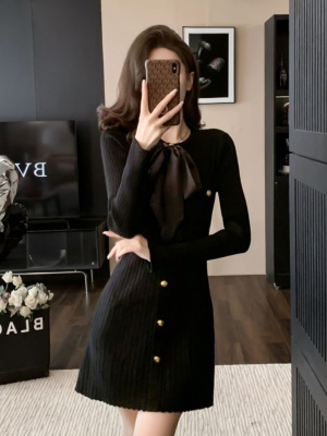 小香风针织毛衣连衣裙修身法式赫本风小黑裙小个子配大衣打底内搭