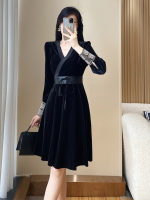 晚礼服轻奢小众高端女黑色丝绒连衣裙宴会气质高级感赫本小黑裙秋