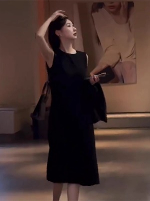 夏季新款黑色背心无袖连衣裙法式气质高端精致宽松显瘦赫本小黑裙