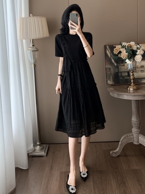 黑色短袖赫本风连衣裙女夏季2025新款韩版宽松显瘦中长款小黑裙子