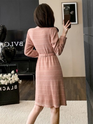 粉色小香风连衣裙女秋冬季高级感气质修身显瘦配大衣的毛衣打底裙