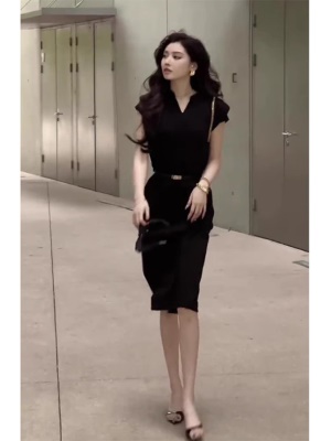 法式女神范气质职业小黑裙赫本风收腰显瘦黑色包臀v领连衣裙女夏