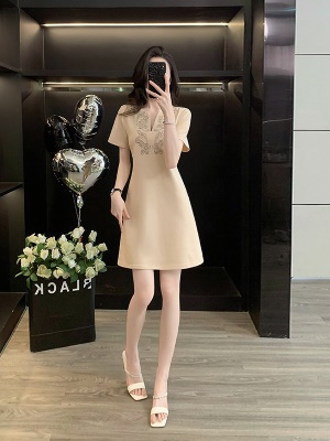 小香风V领连衣裙女夏季2025新款超好看高级感气质国风裙子小个子