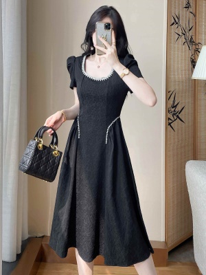 法式小香风连衣裙女夏季2025新款高级感气质显瘦赫本风礼服小黑裙