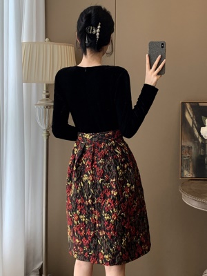 秋季新款假两件丝绒V领蓬蓬连衣裙高级感显瘦高端气质宴会晚礼服