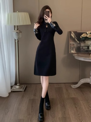 新中式国风旗袍连衣裙女秋冬新款显瘦气质内搭打底加绒赫本小黑裙