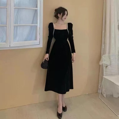 秋冬新款晚礼服法式小众赫本风小黑裙方领黑色金丝绒连衣裙女秋季