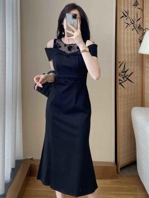 2025夏季新款时尚气质露肩红色连衣裙女高级感包臀鱼尾宴会礼服裙