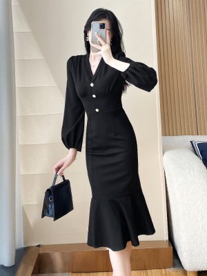 气质名媛修身包臀连衣裙女秋季高级感晚礼服高端法式长裙鱼尾裙子