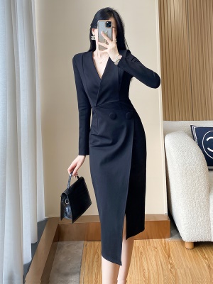 时尚职业气质女神范包臀裙女通勤秋季轻奢黑色连衣裙赫本风高级感