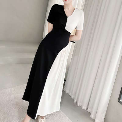 连衣裙子女2025年夏季新款V领名媛御姐风显瘦气质修身收腰长裙