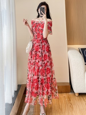 红色雪纺连衣裙女2025夏季新款名媛气质显瘦法式碎花海边度假裙子